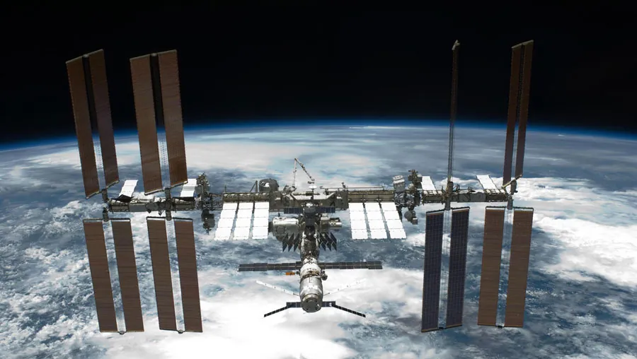 711L-EDC-Gear-for-Astronauts-01