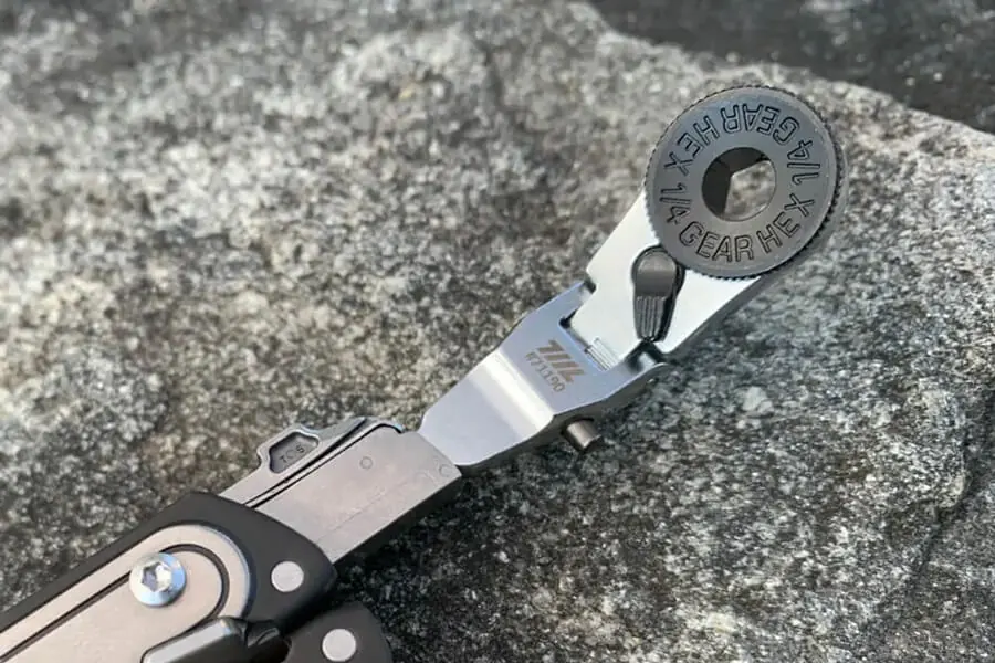 The-2025-Review-of-Flat-Bit-Leatherman-Tools-02-min