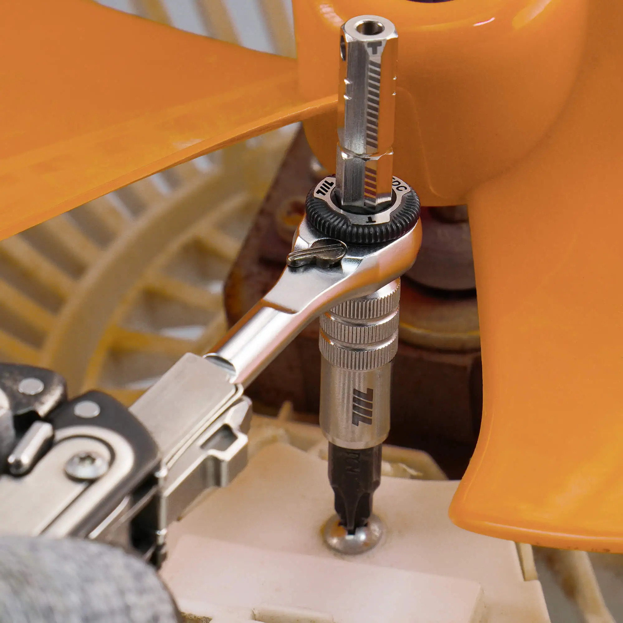 05-edc-ratchet-wrench-leatherman-mk2-use-case