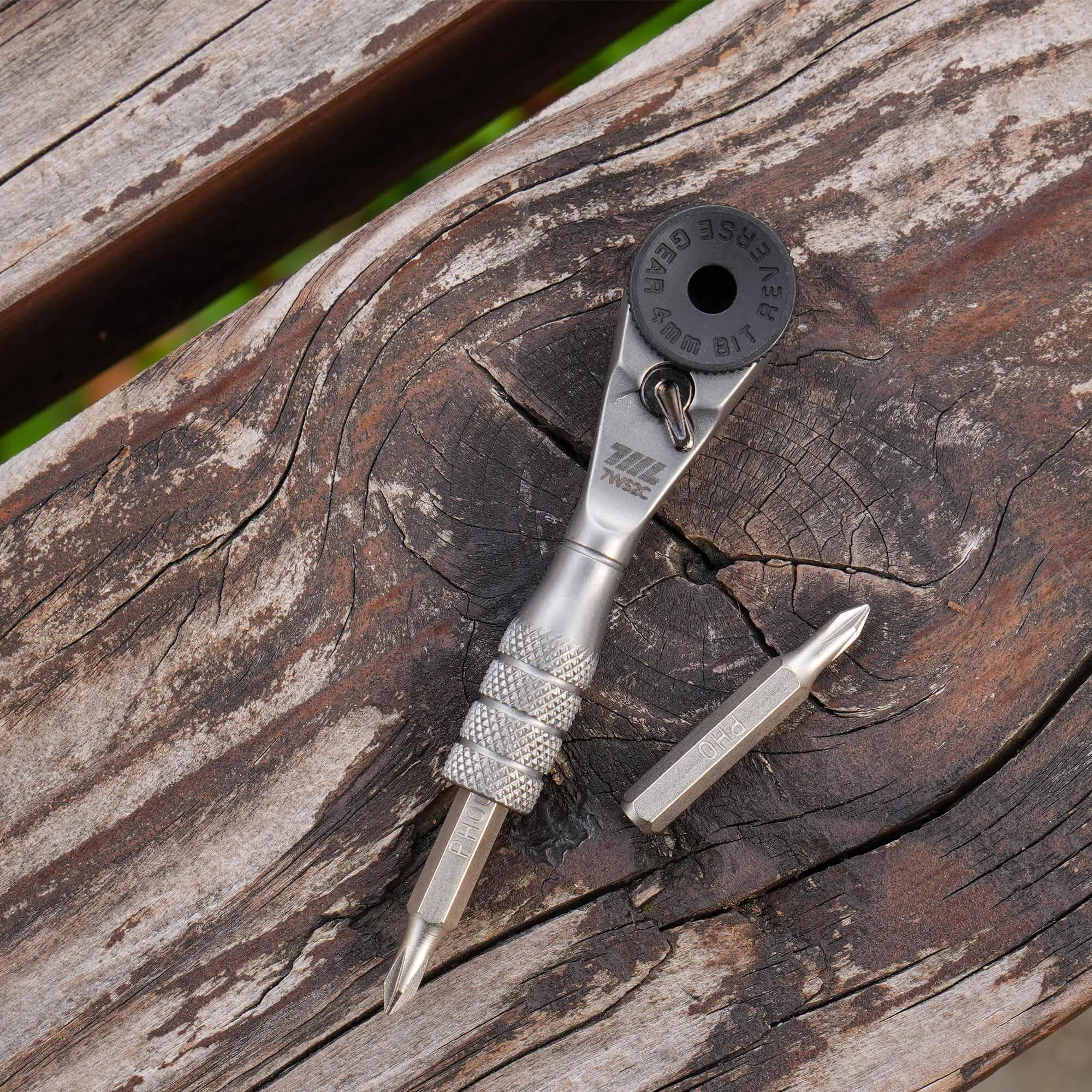 05-micro-ratchet-wrench-wood-use