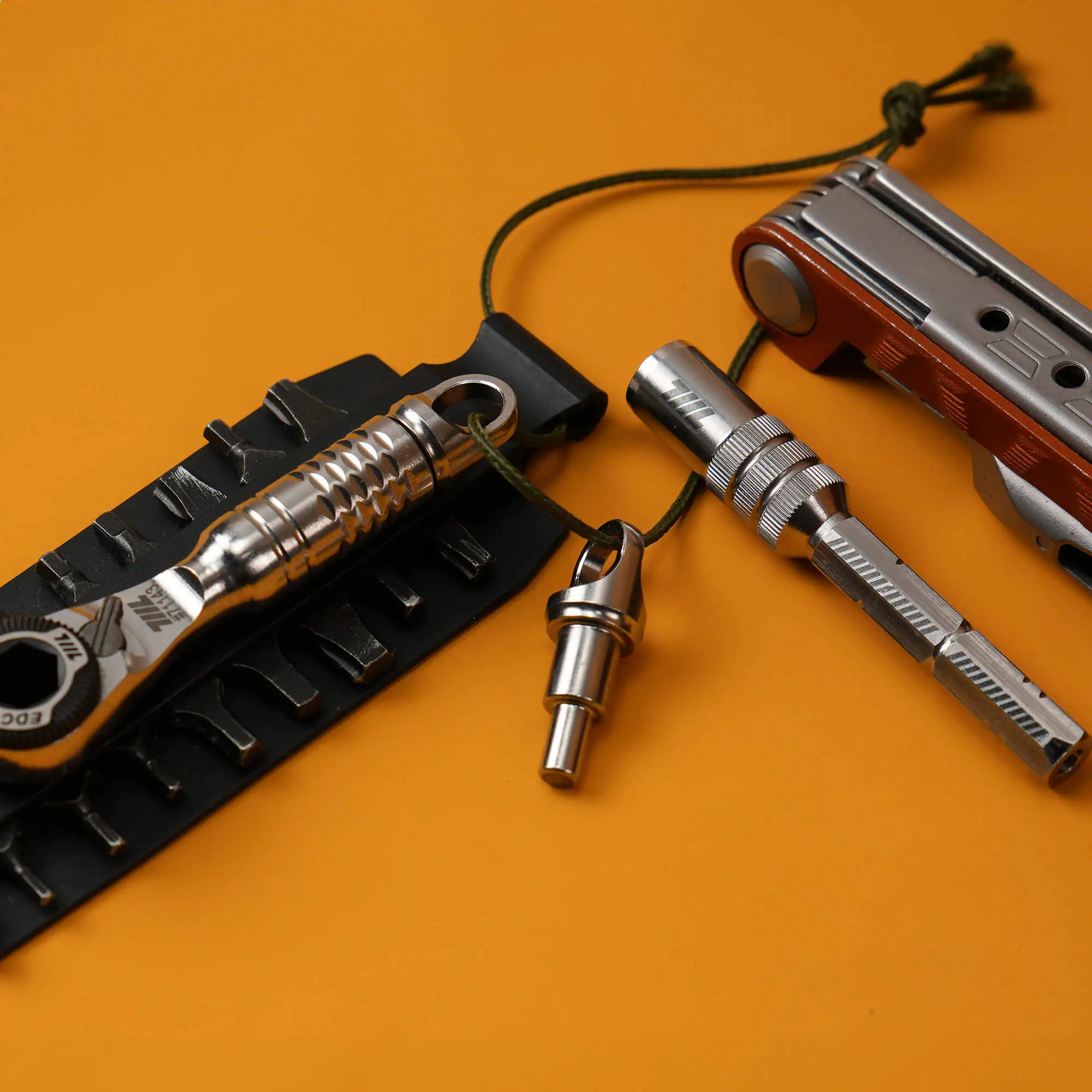 06-keyring-loop-duo-edc-flatlay